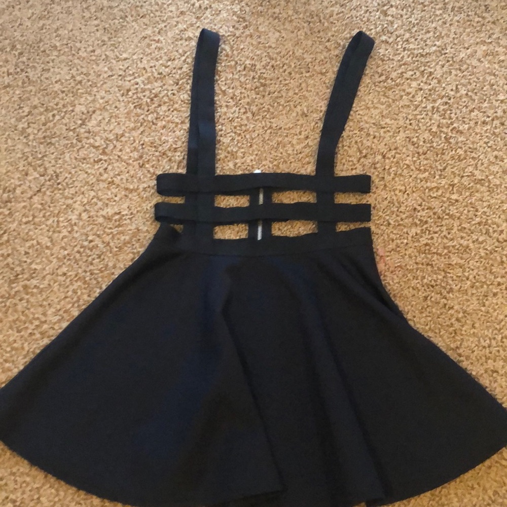 black suspender skater skirt